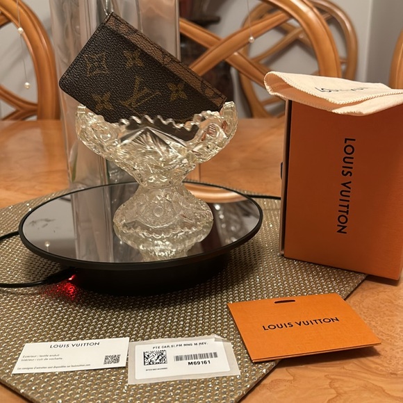 NIB Authentic Louis Vuitton Reverse Monogram Card Holder - Picture 3 of 3